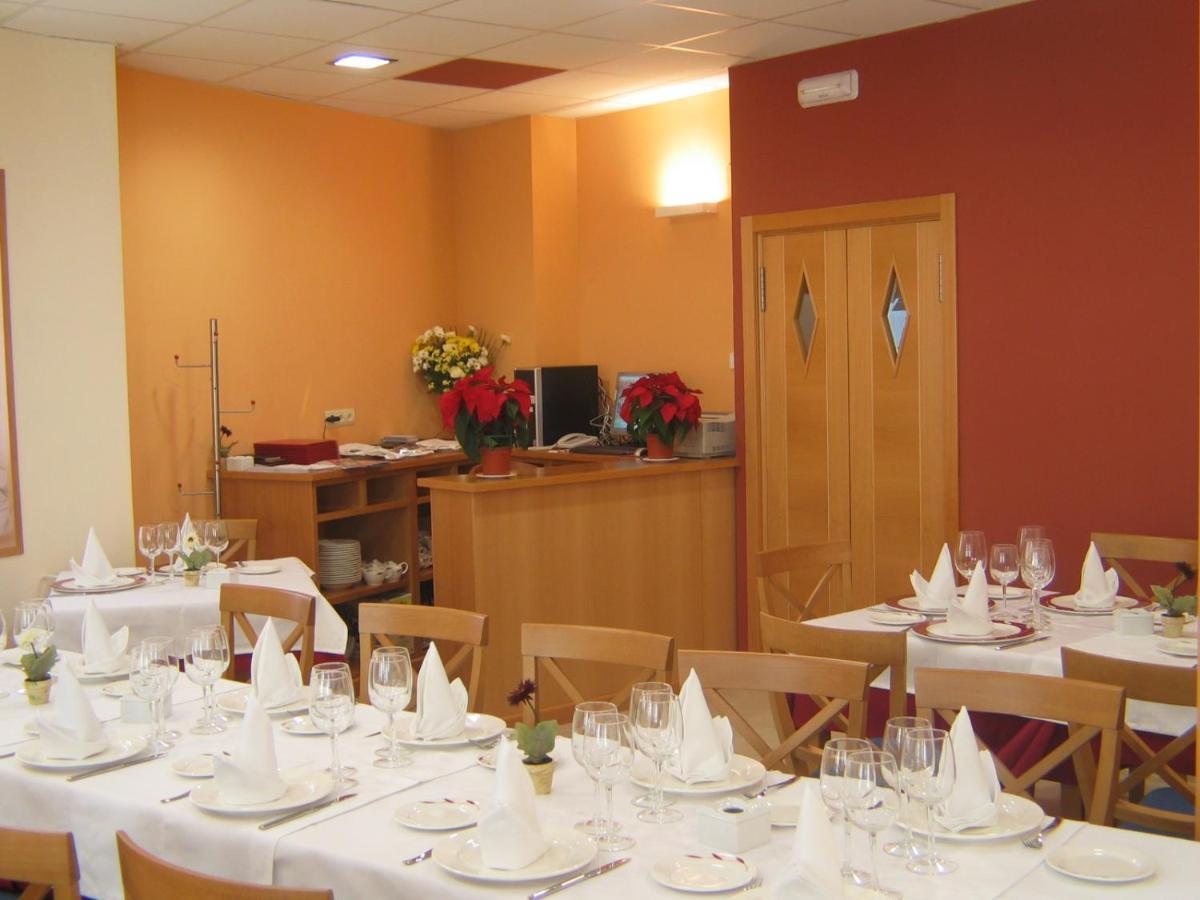 Hostal Ciudad De Caparra Каркабосо Экстерьер фото