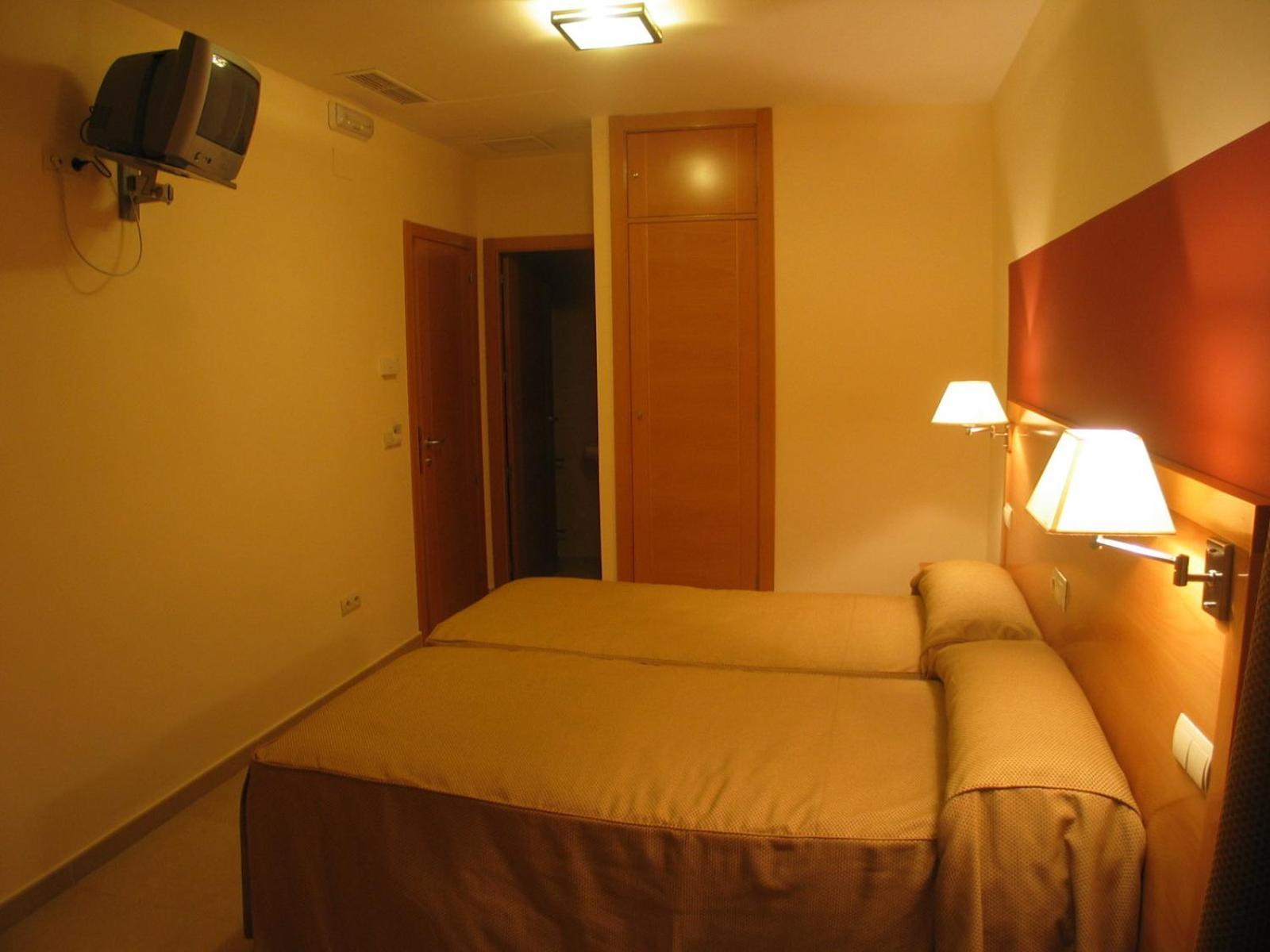 Hostal Ciudad De Caparra Каркабосо Номер фото