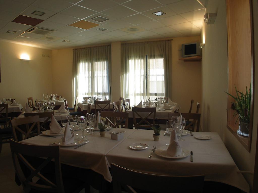 Hostal Ciudad De Caparra Каркабосо Экстерьер фото