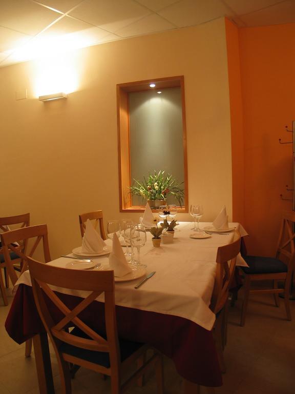 Hostal Ciudad De Caparra Каркабосо Экстерьер фото
