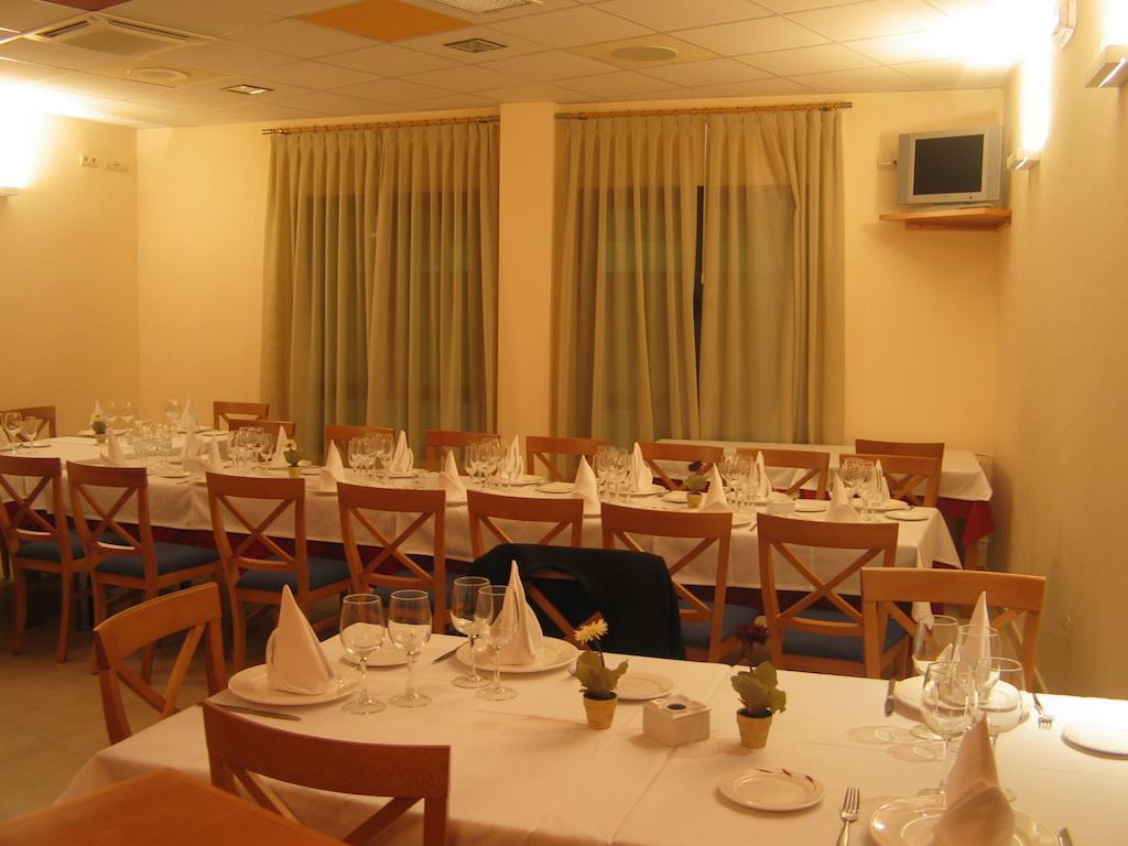 Hostal Ciudad De Caparra Каркабосо Экстерьер фото