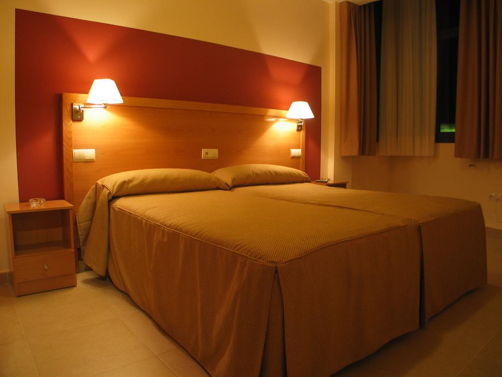 Hostal Ciudad De Caparra Каркабосо Номер фото