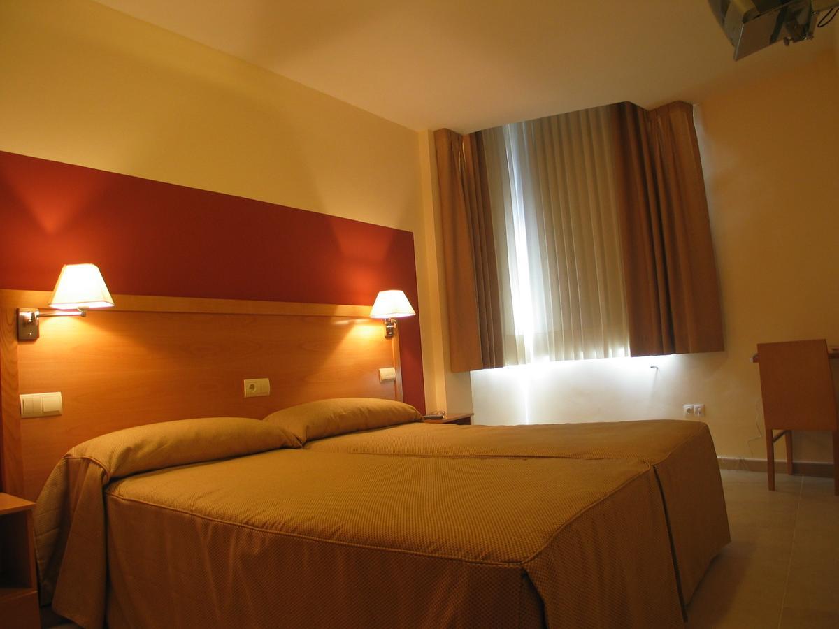 Hostal Ciudad De Caparra Каркабосо Экстерьер фото